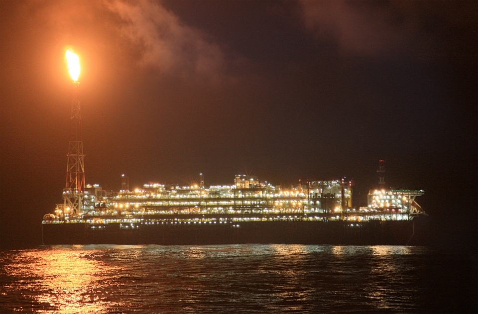 대우조선해양이 지난 2011년 건조한 당시 세계 최대 부유식 원유생산 저장 하역 설비(FPSO)인 ‘파즈플로호.’ 사진=대우조선해양 제공